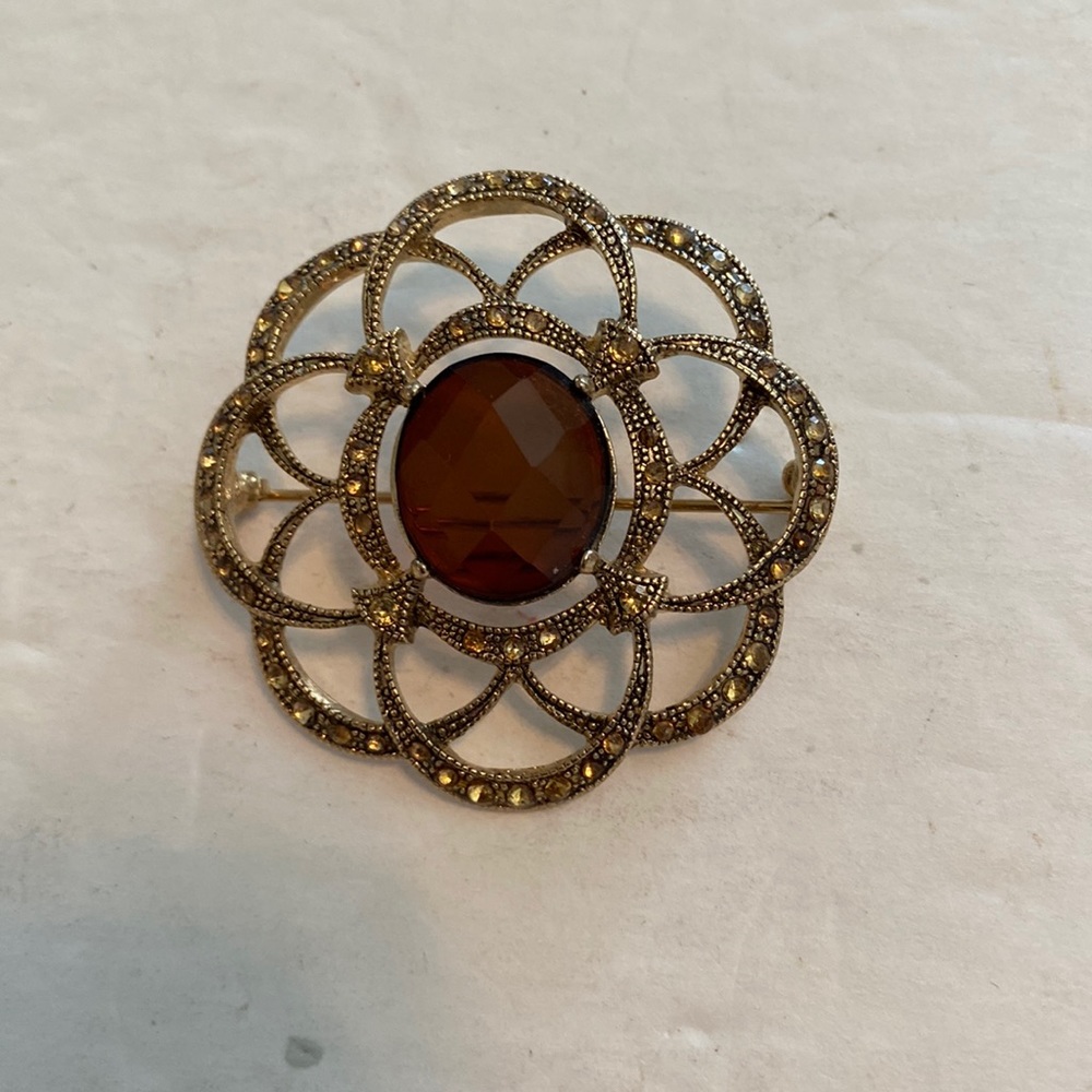 Vintage Monet Pin/Brooch Signed. Tote P4 - Picture 1 of 4